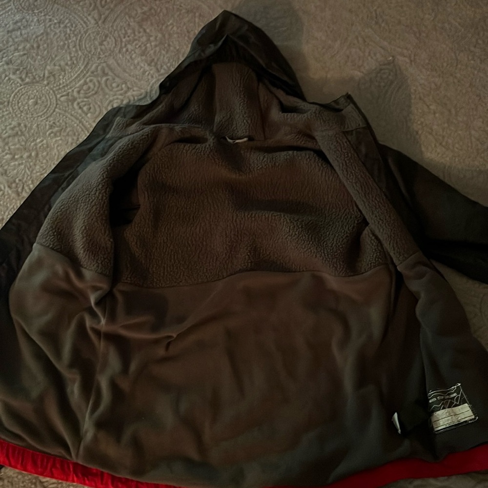Brand new Northface windbreaker size XL for boys very comfortable and very cozy